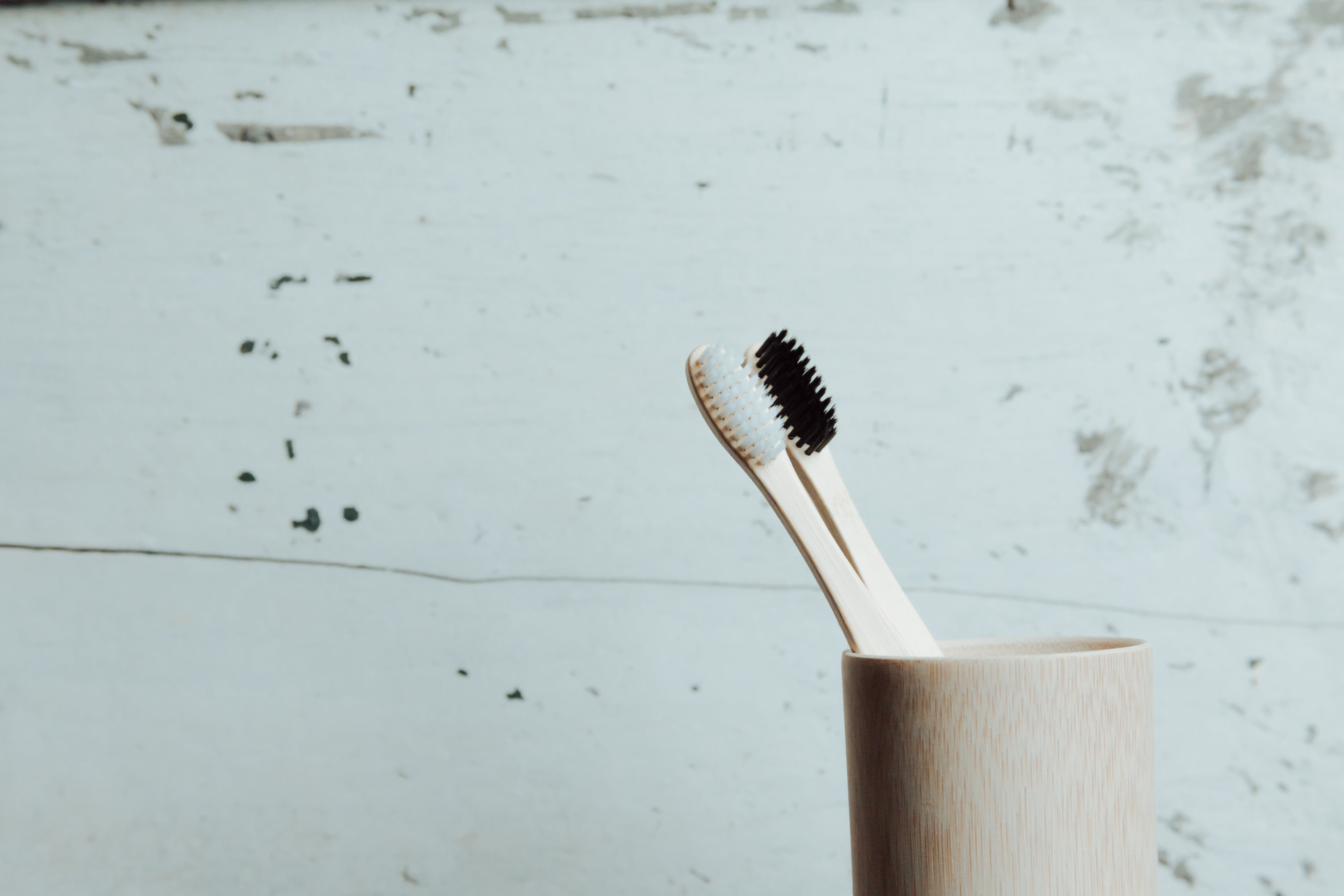 files/two-wooden-toothbrushes-in-a-wooden-cup.jpg